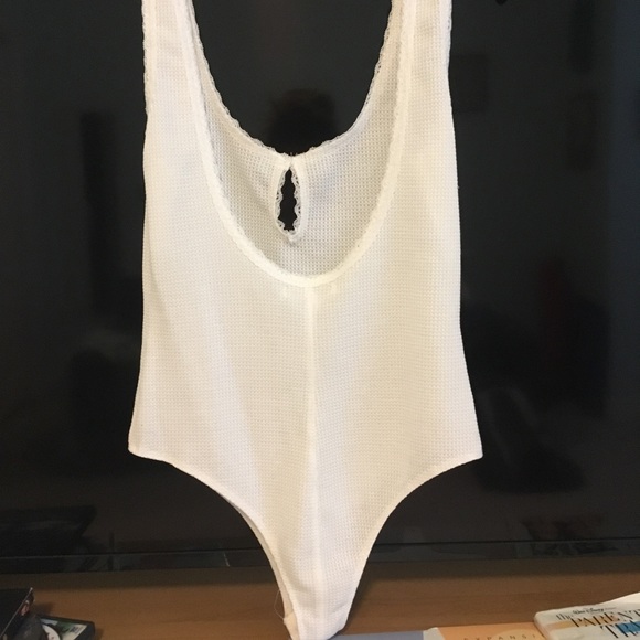 One piece - Picture 2 of 2